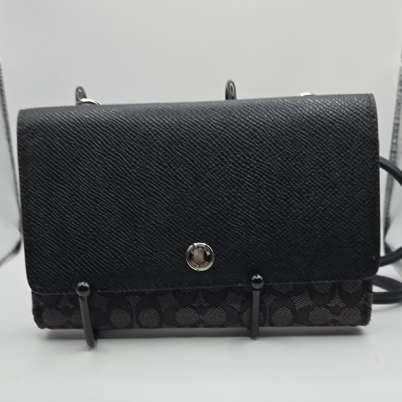 Coach Handbags - EUC Coach Triple Crossbody Elegant Black Women's Bag
